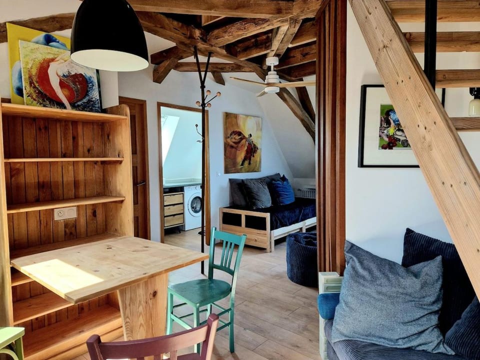 Comme des oiseaux perchés, for 2-3 guests with patio Apartment in Auvergne-Rhône-Alpes