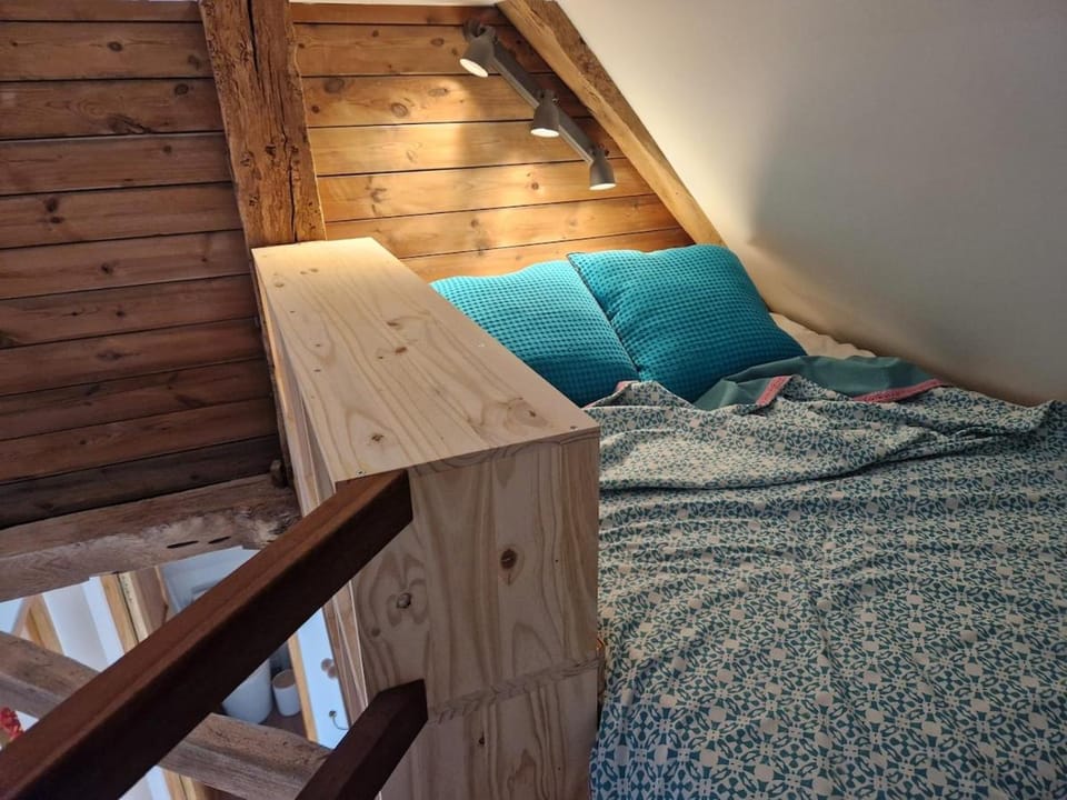 Comme des oiseaux perchés, for 2-3 guests with patio Apartment in Auvergne-Rhône-Alpes