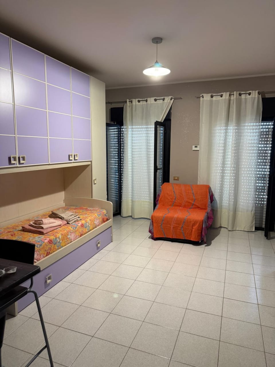 Bed, Photo of the whole room, Seating area