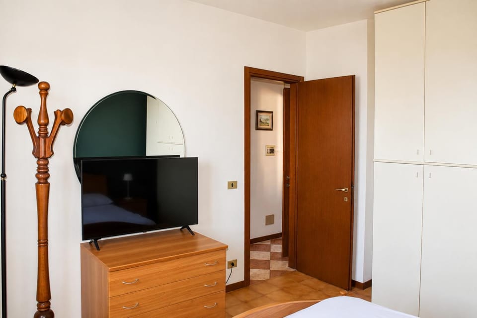 TV and multimedia, Bedroom, wardrobe