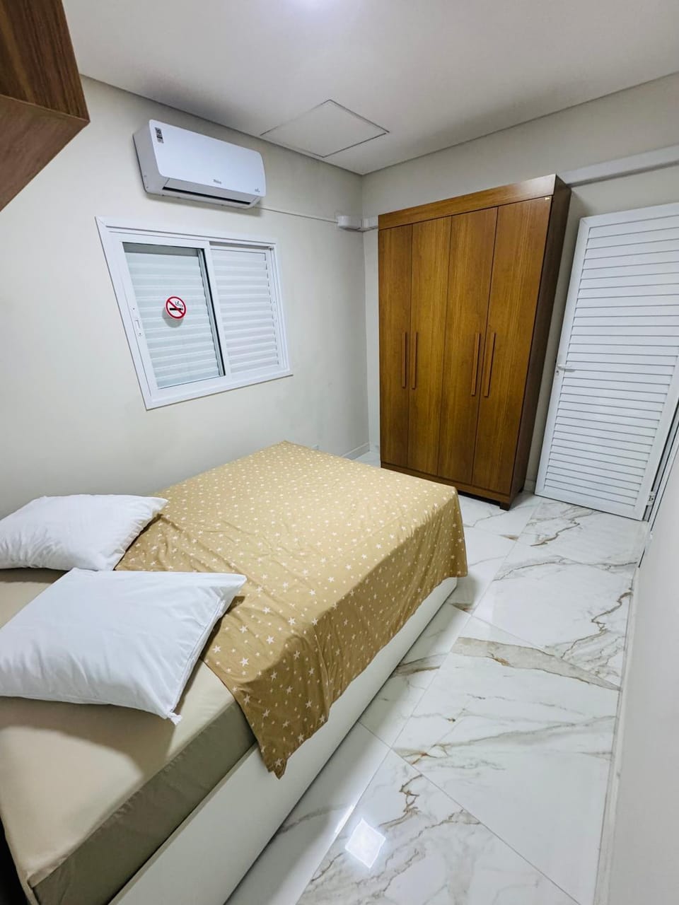 Bed, Photo of the whole room, Bedroom, wardrobe, air conditioner