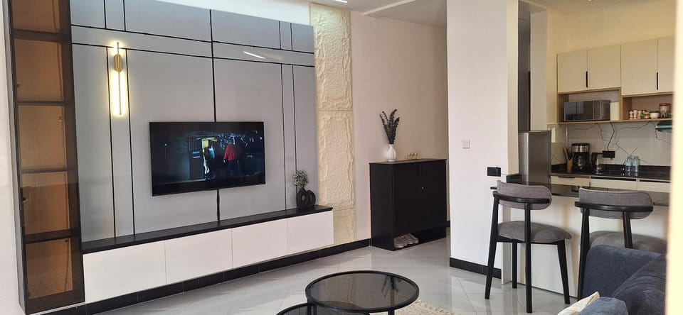 Luxurious 1BHK with AC & good views in Bukoto Apartment in Kampala