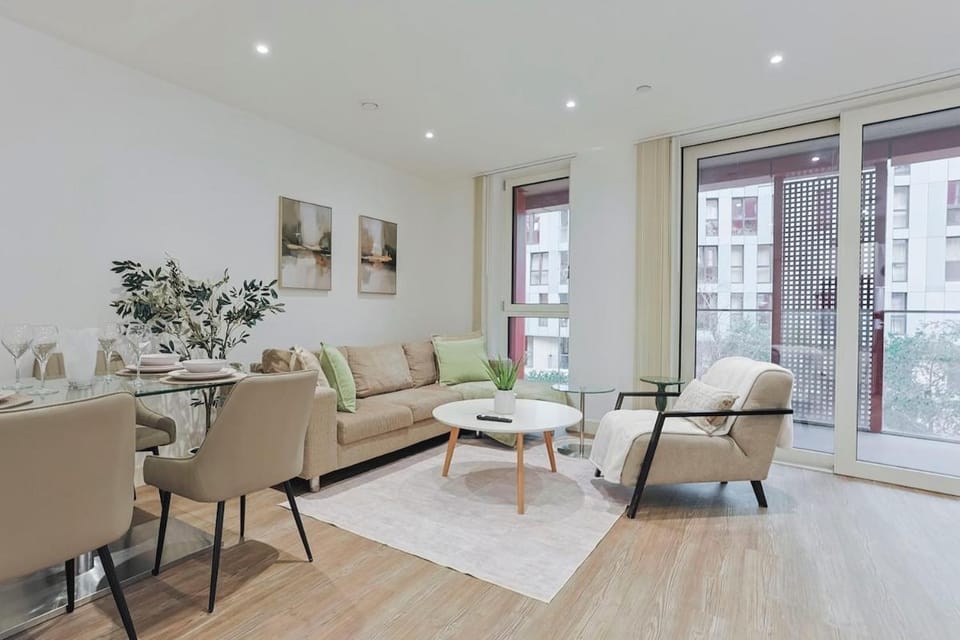 Luxury Riverside Apartment with Private Balcony Apartment in London Borough of Lewisham