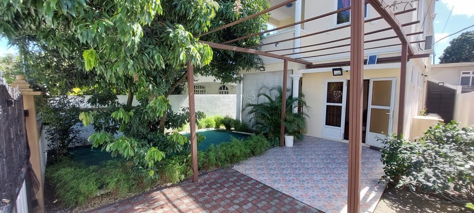 Property building, Garden, Parking