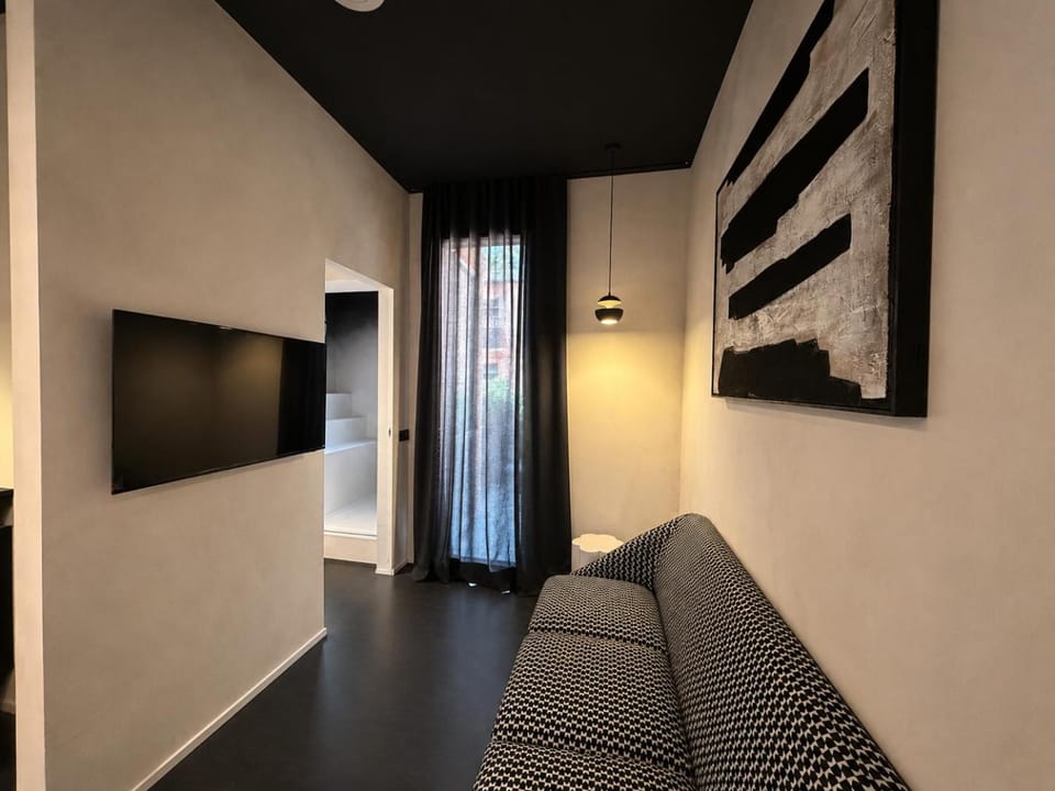 Communal lounge/ TV room, TV and multimedia, Living room, Seating area, Evening entertainment