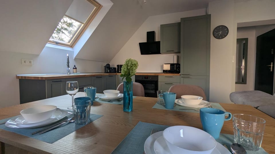 Kitchen or kitchenette, Dining area, stove
