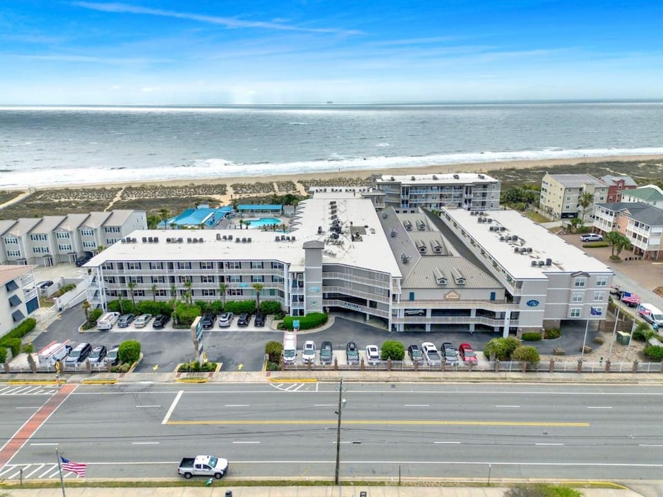 Premier Oceanfront Condo with Pool, Restaurant, and Bar Apartment in Tybee Island