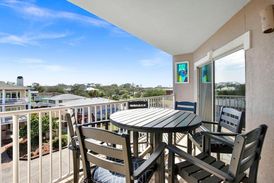 Premier Oceanfront Condo with Pool, Restaurant, and Bar Apartment in Tybee Island