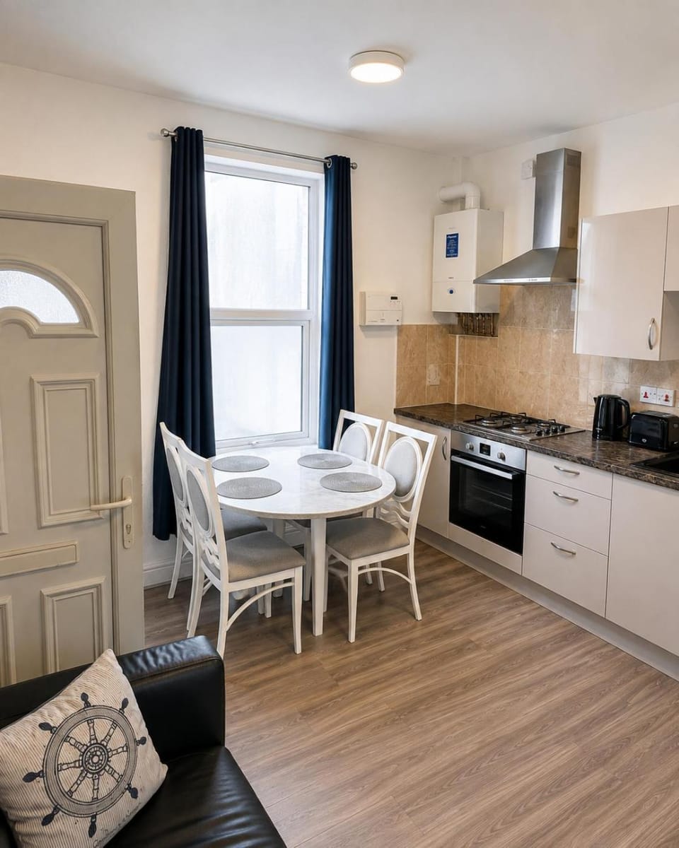 Kitchen or kitchenette, Living room, Dining area