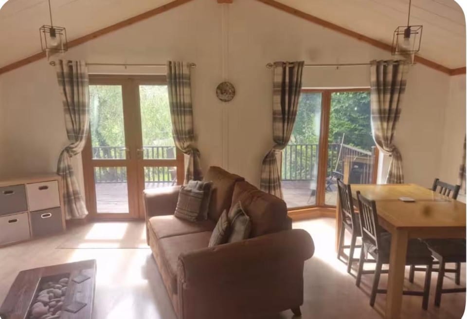 Lodge 5 Upton Lakes & Lodges Old Hill Cullompton Devon EX151RA House in East Devon District