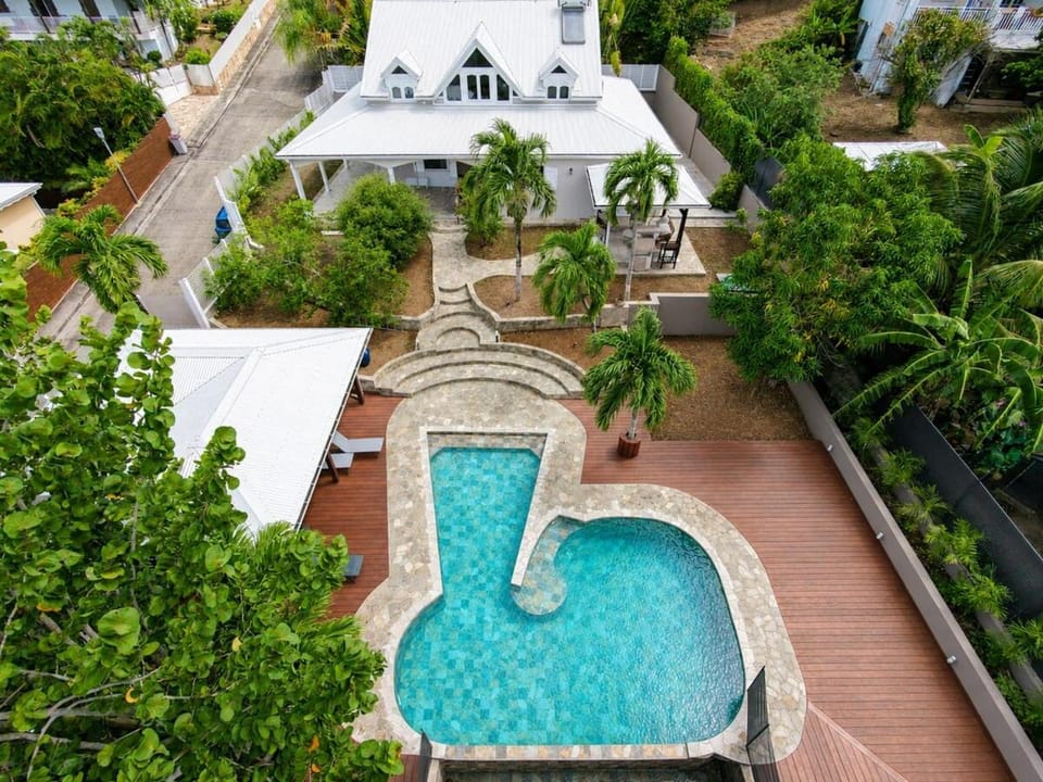 Property building, Garden, Pool view, Swimming pool