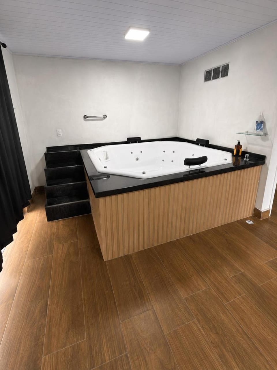 Hot Tub, Bath