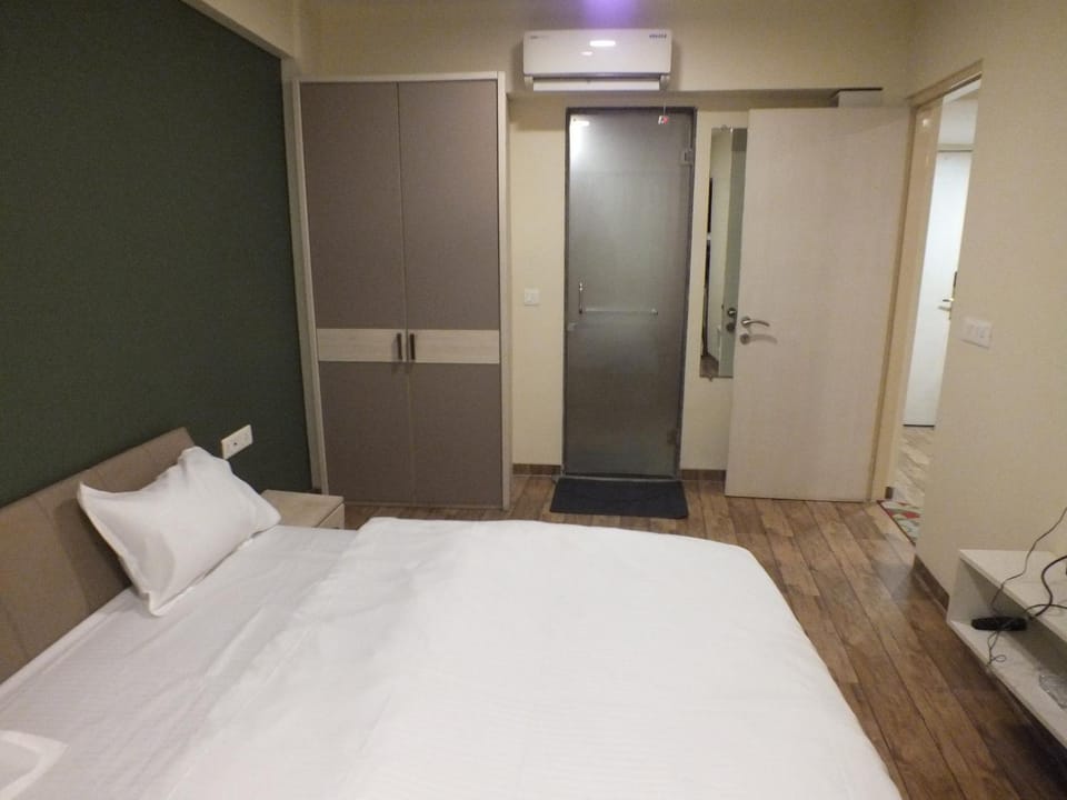 Bed, Photo of the whole room, Bedroom, wardrobe