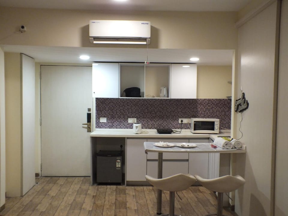 Kitchen or kitchenette, Dining area, air conditioner