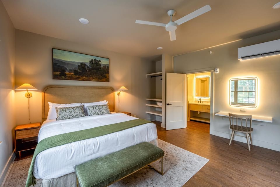 Bed, Bedroom, air conditioner