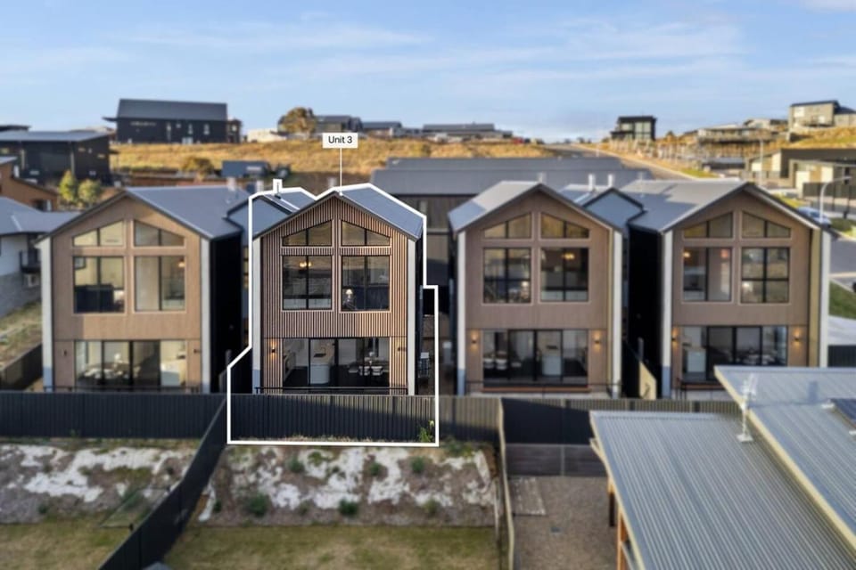 Premium 3BR Snowy Mountains Retreat w Ducted AC Apartment in Jindabyne