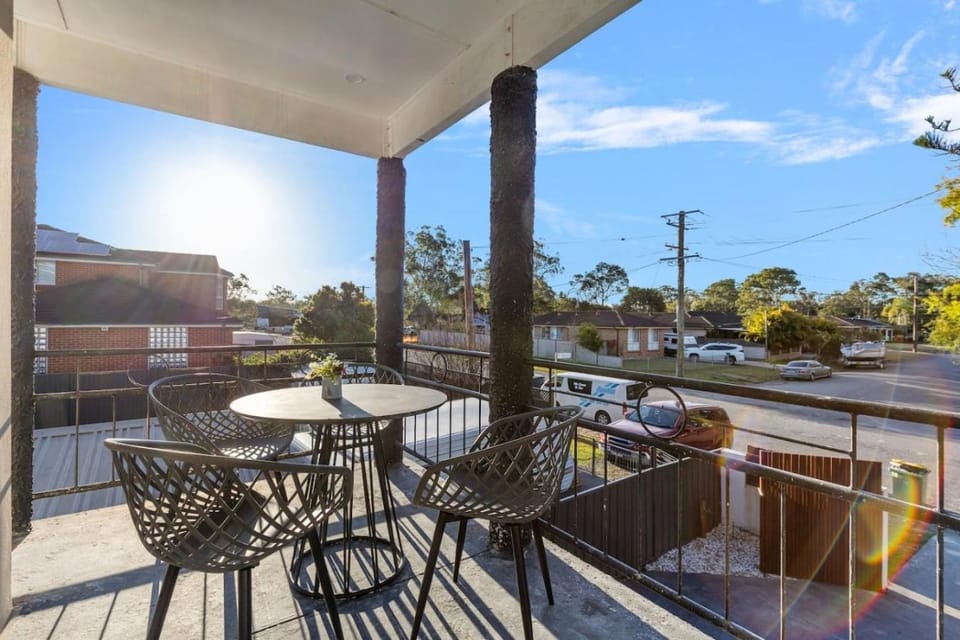 Spacious 4BR Family Home Near Budgewoi Beach House in Central Coast