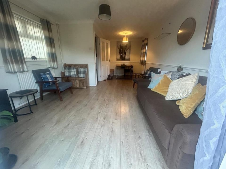 Entire 3 bedroom home in Peterborough, Farcet Villa in Huntingdonshire District