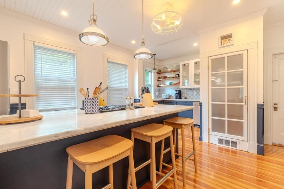 Friendship House Apartment in Salem