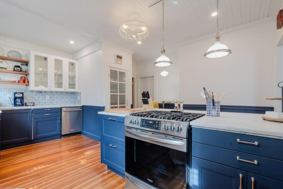Friendship House Apartment in Salem