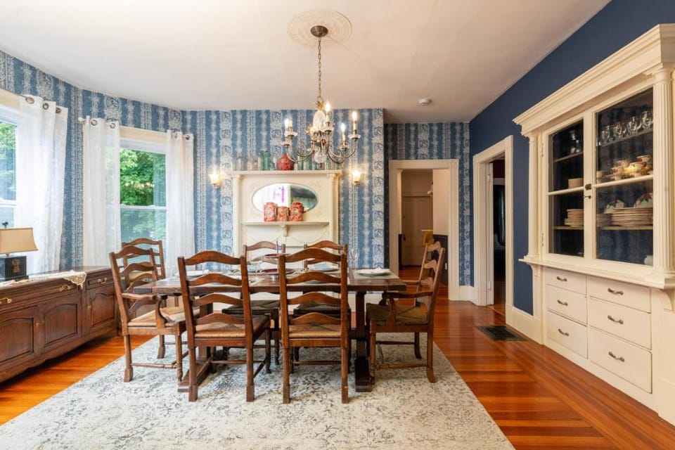 Friendship House Apartment in Salem