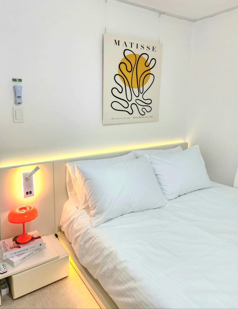 Gangnam & Sinnonhyeon Beauty Shopping Stay 3BR 4 Queen Beds Max 8 Apartment in Seoul