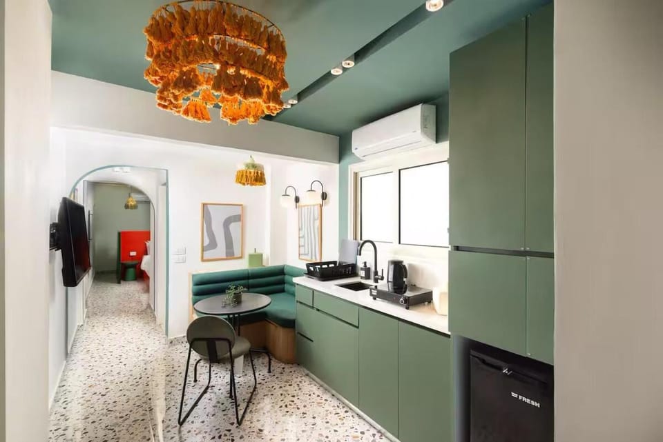 Kitchen or kitchenette, Dining area, minibar, oven, pet friendly, stove, toaster