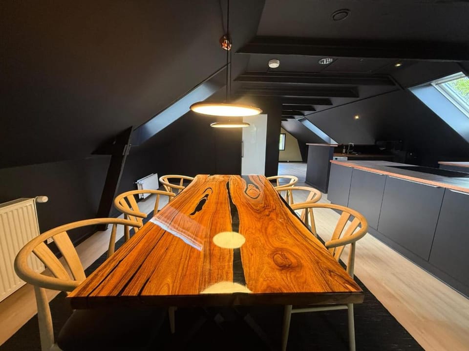 Four Seasons - Crimson Autumn Studio Apartment in Aalborg