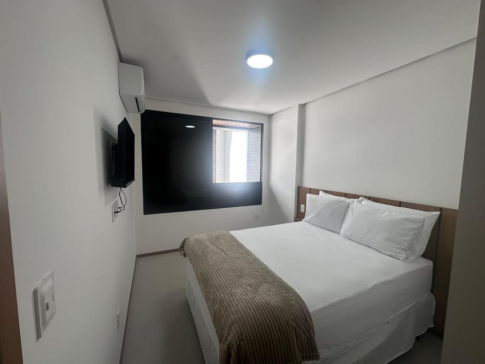 Bed, TV and multimedia, Photo of the whole room, Bedroom