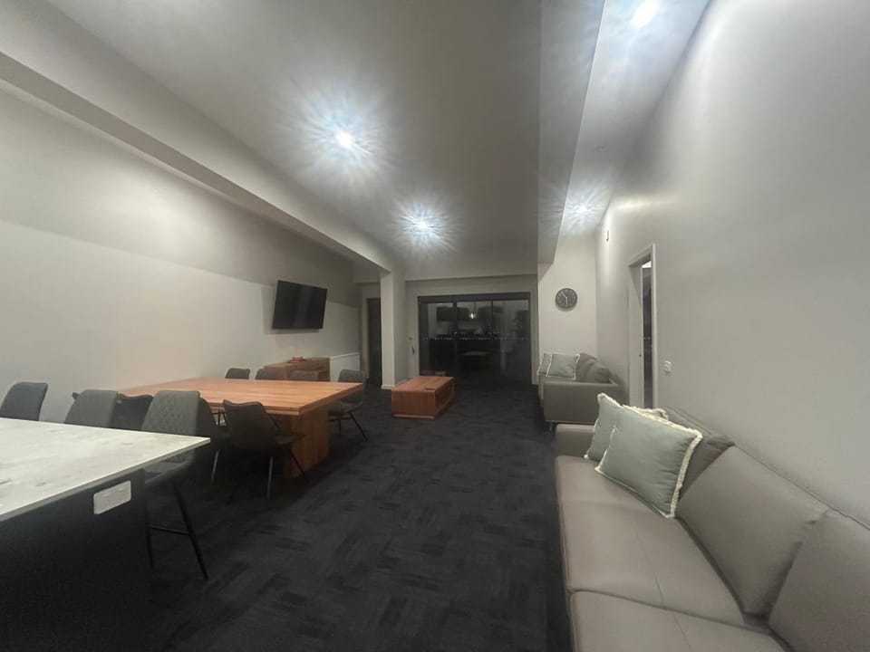 Skyline Penthouse Apartment 203 Apartment in Falls Creek