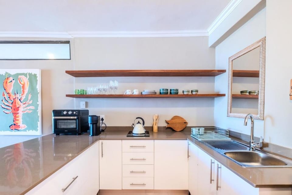Serene Coastal Retreat Ocean Serenity M1 Apartment in KwaZulu-Natal