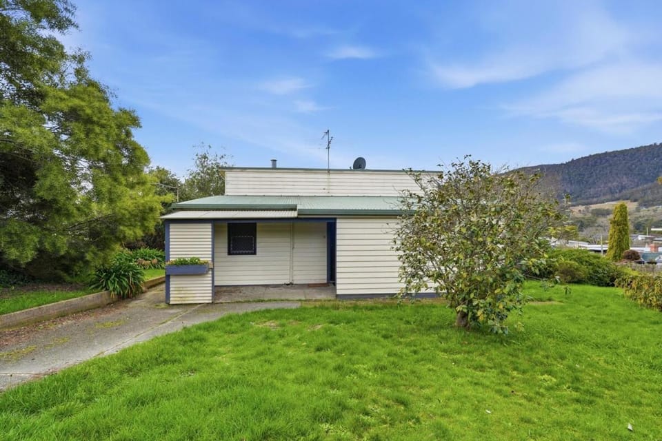 Apple Court Retreat - 3 Bedroom - Access to River House in Huonville