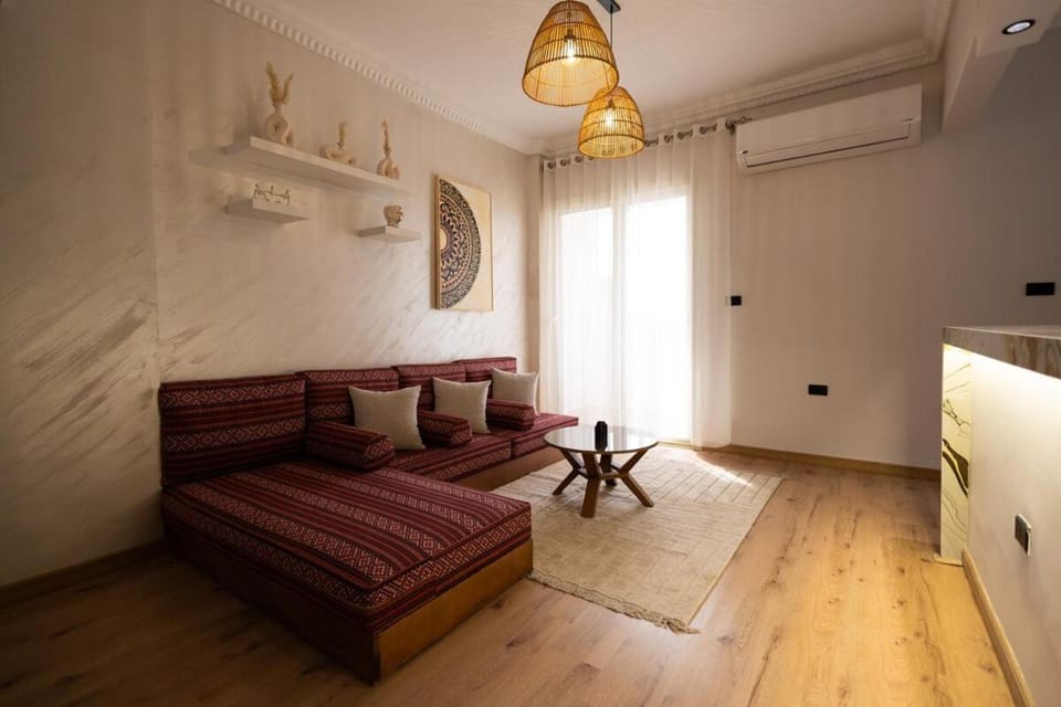 Bed, Living room, Photo of the whole room, Seating area, Bedroom, air conditioner