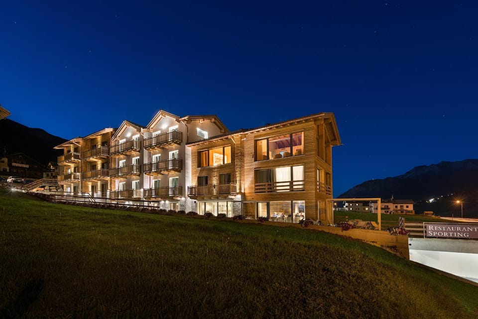 Facade/entrance, Night, Summer