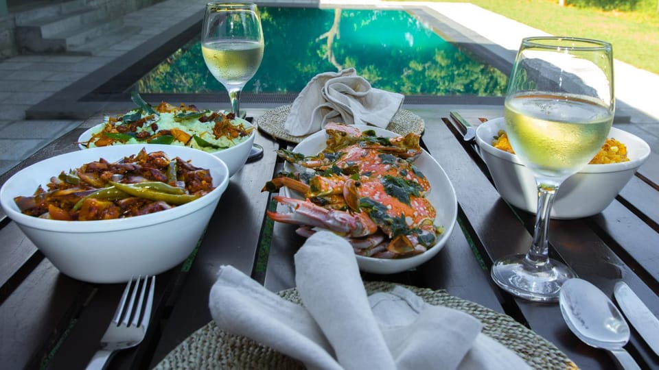 Food close-up, Garden view, Pool view, Lunch, Alcoholic drinks