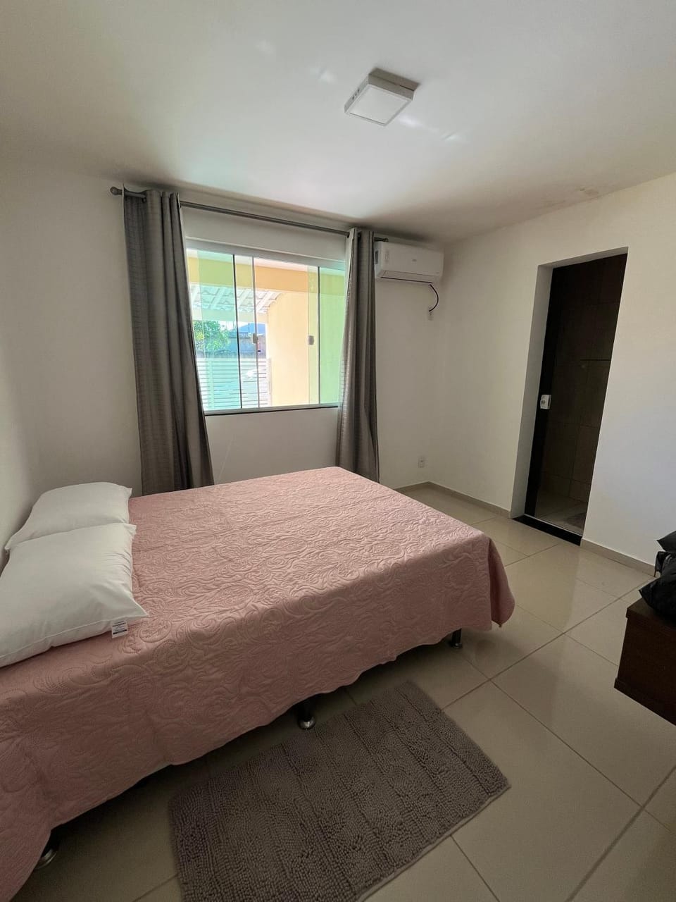 Bed, Photo of the whole room, Bedroom, air conditioner