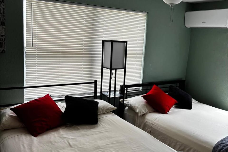 Downtown Sarasota 2BR Apartment 2BA Pet Friendly Beaches Sleeps 5 Apartment in Sarasota