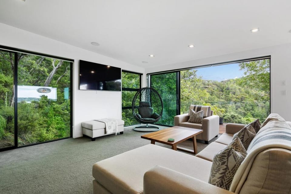 Natural landscape, TV and multimedia, Living room, Evening entertainment