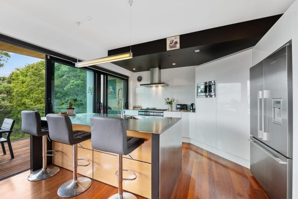 Kitchen or kitchenette, oven, stove
