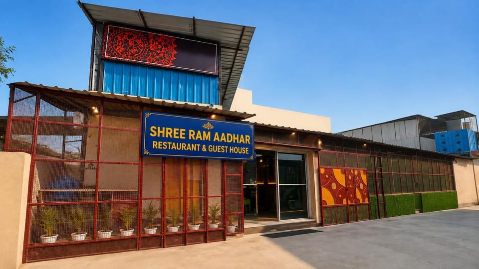 Property building, Facade/entrance, Day