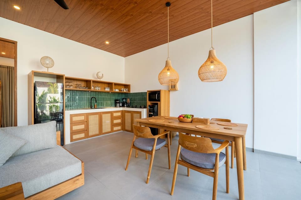 Kitchen or kitchenette, Seating area, Dining area