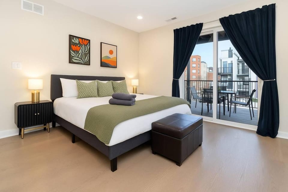 The Suite Spot Eclectic • Modern • Sleeps 6 Apartment in Lower West Side