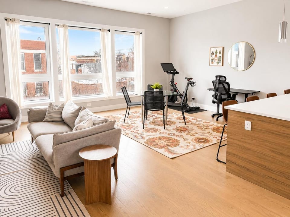 View (from property/room), Living room, Fitness centre/facilities, Business facilities, Seating area, Dining area