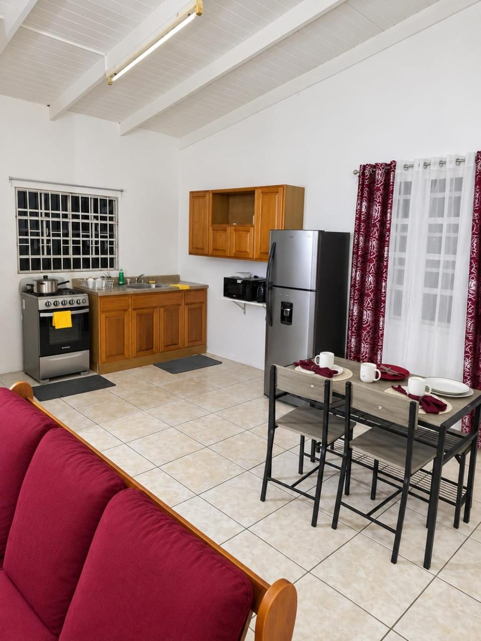Kitchen or kitchenette, Dining area