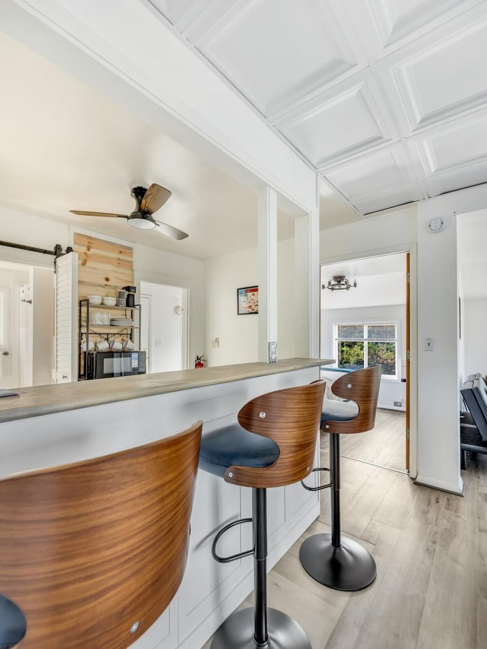 NEW Cozy Long Beach Cottage - Walk to Beach & Town House in Long Beach