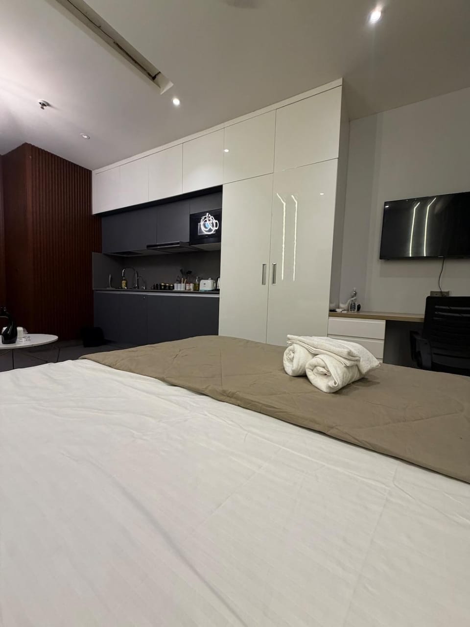 Long stay Studio at Noida 25th floor Apartment in Noida