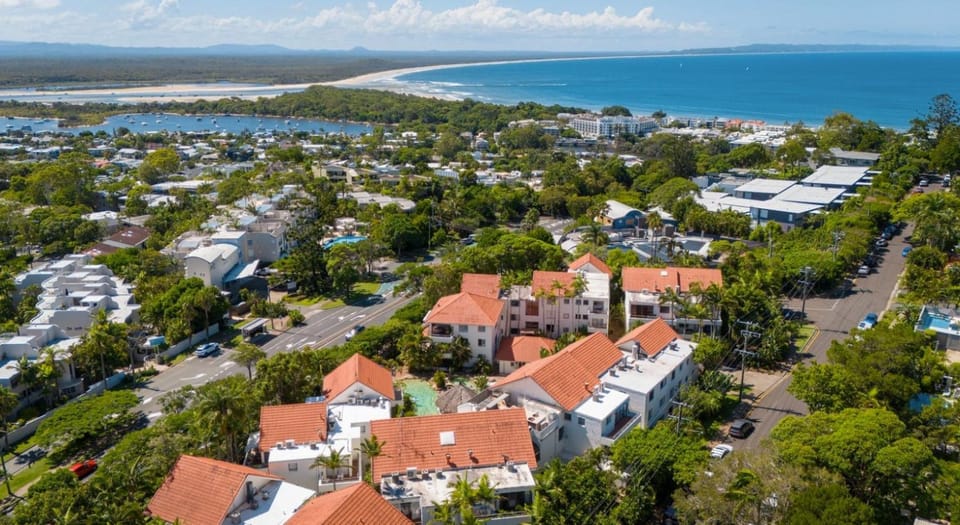 Nearby landmark, Neighbourhood, Natural landscape, Bird's eye view, Location