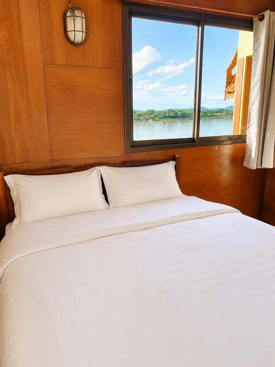 103 Balcony Khong Superior River Front Bed and Breakfast in Vientiane Province, Laos