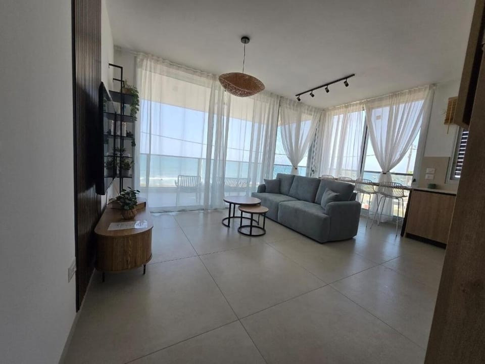 Sea line Bat Galim Apartment in Haifa