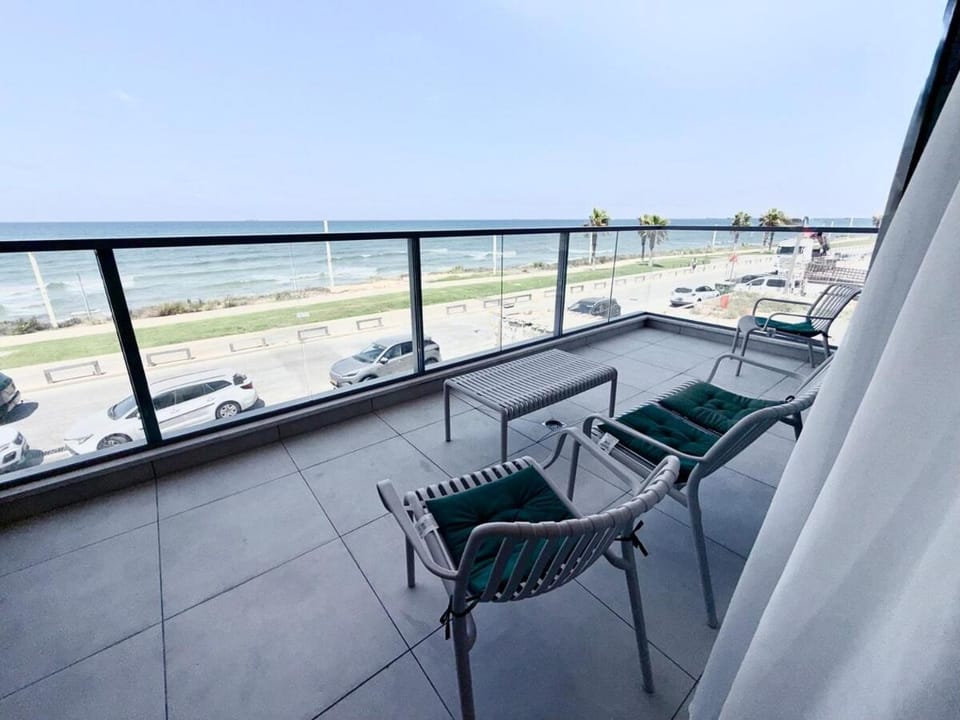 Sea line Bat Galim Apartment in Haifa